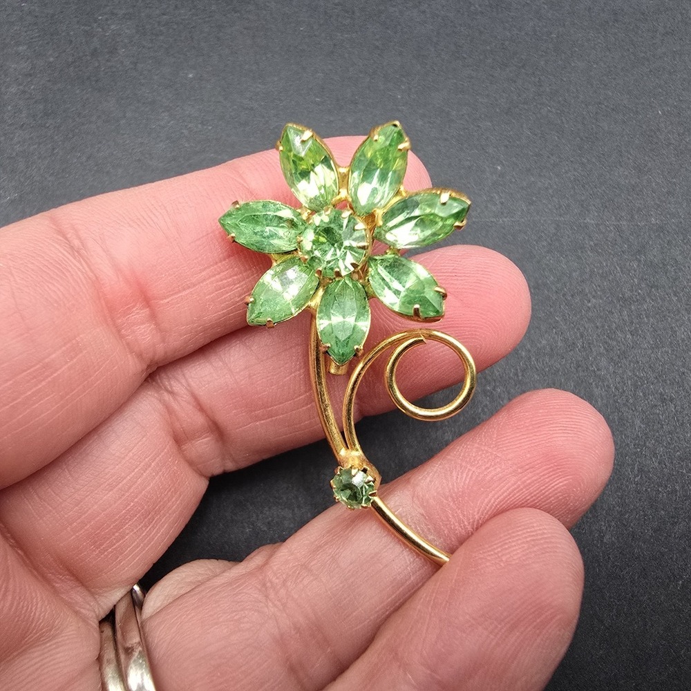 Vintage Green Rhinestone Flower Pin Brooch Gold Tone Estate Statement Jewelry